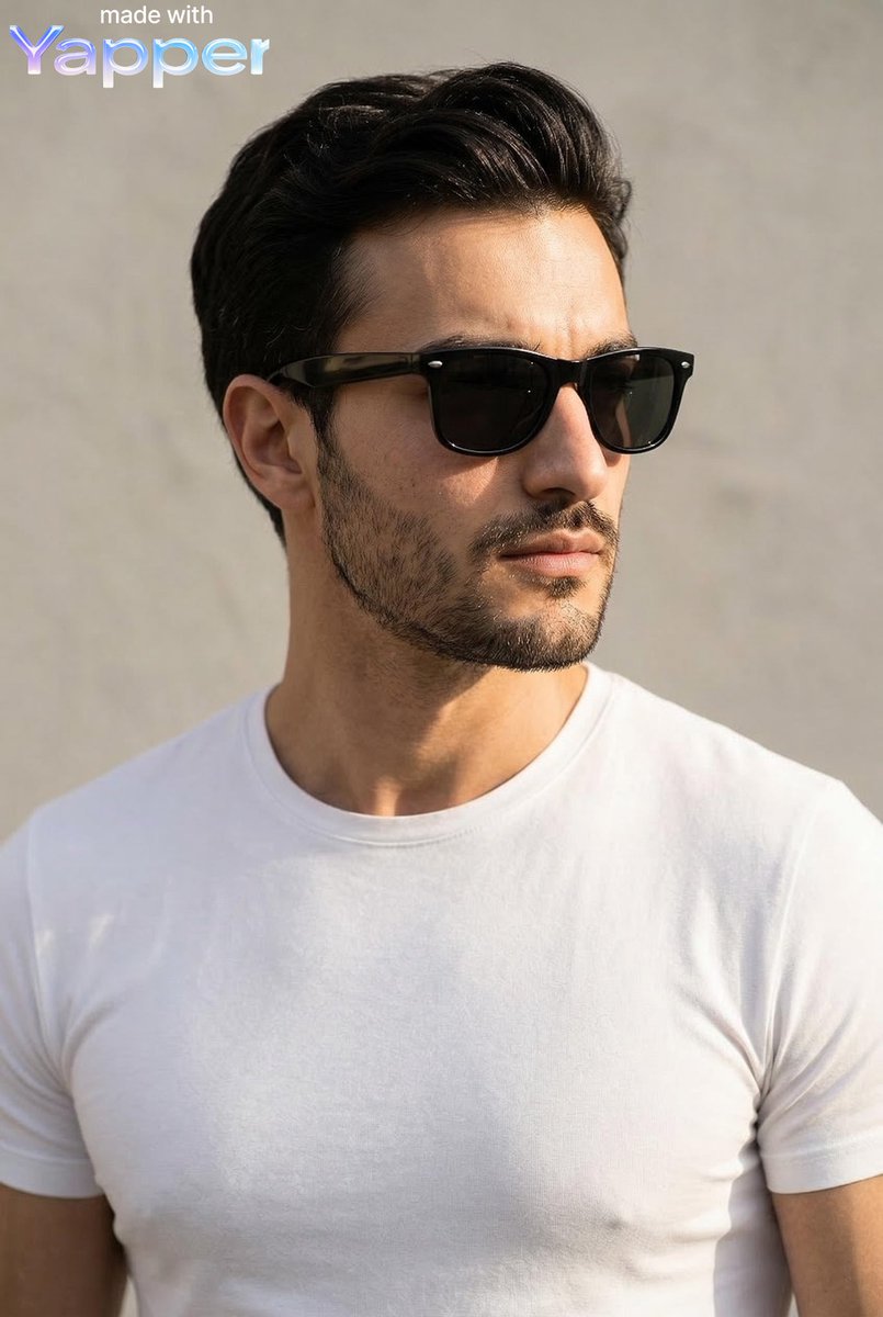 超写实肖像照，一位自信的男士，深色头发，修饰整齐的胡须，戴着黑色太阳镜，穿着合身白色T恤，向侧面望去，下颌线条硬朗，富有男子气概，柔和的自然阳…, 图片 1