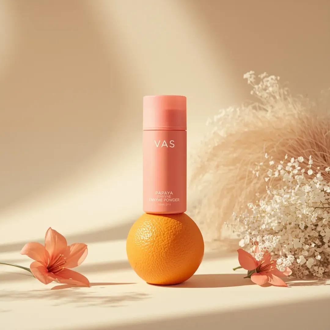 极简高端产品摄影：亮粉色圆柱形护肤瓶，标签为“PAPAYA ENZYME POWDER”（品牌“VAS”），垂直立在一颗新鲜橙子上，居中构图，…, 图片 1