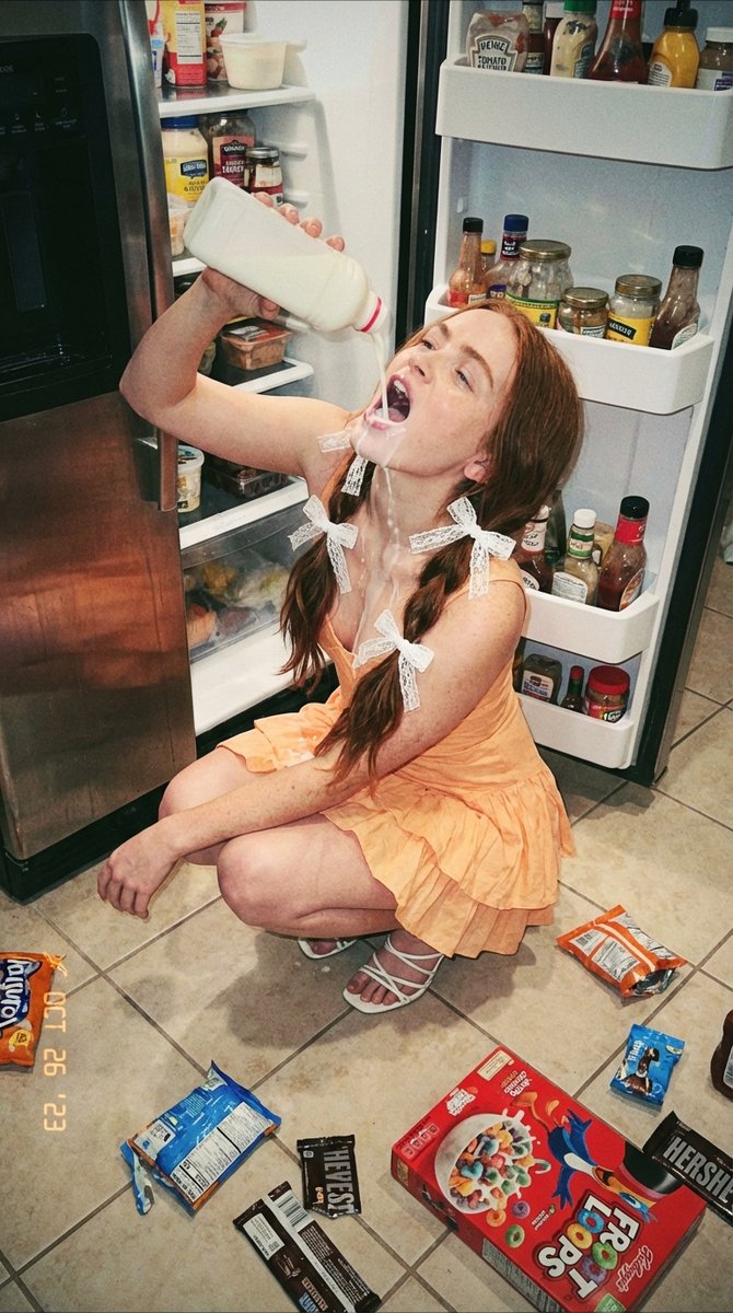 与 Sadie Sink 和 Millie Bobby Brown 的牛奶挑战🥛💦, 图片 1