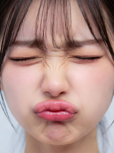 微距拍摄，嘟嘴，眼睛看向一旁，柔软的皮肤纹理 https://t.co/r3HPlhZtKD, 图片 4