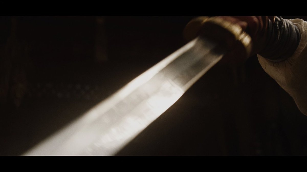 魔法光环，发光的武器，激光特效，悬浮的刀剑，缓慢笨拙的动作，扭曲变形的肢体，多余的手指，解剖结构错误，闪烁毛刺的转场，动漫风格，3D渲染质感，…, 图片 1