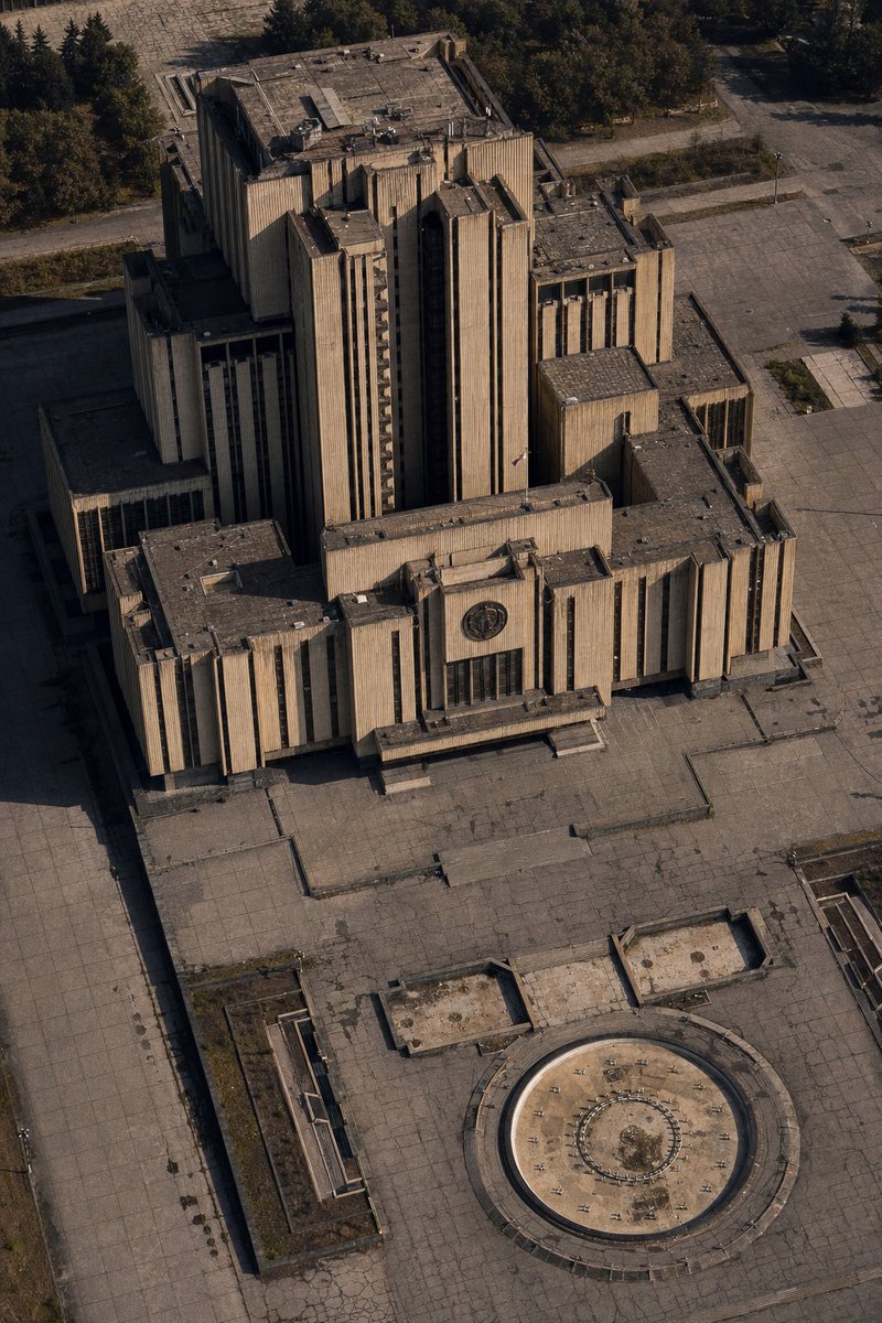提示工作室:使用 Firefly Boards 中的 GPT Image 2 打造粗野主义建筑, 图片 4