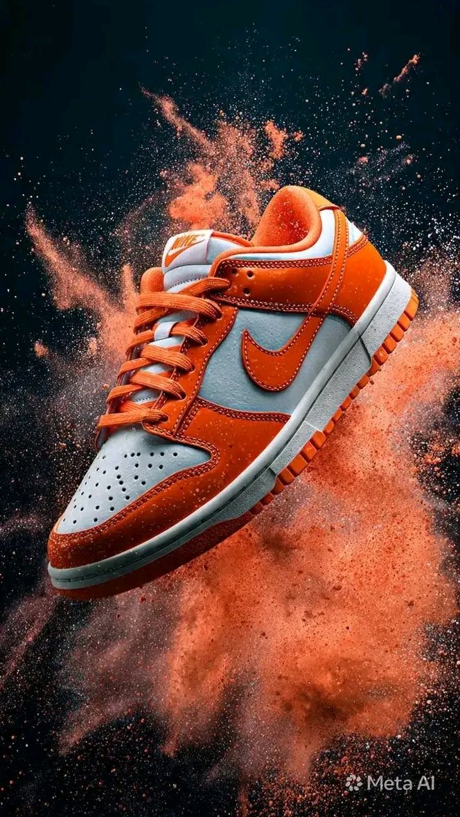 一张超写实、高角度动感的产品摄影图,主体为 Nike Dunk Low 运动鞋,采用醒目的“Syracuse”橙色与白色配色。鞋子悬浮于半空中…, 图片 1