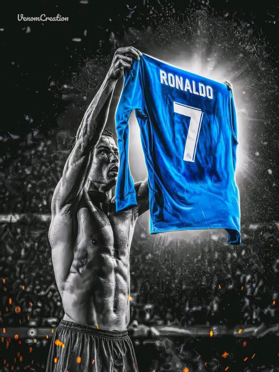 C罗(Cristiano Ronaldo)启发传奇足球海报,超精细数字插画,英雄式仰视目光,强烈坚定的表情,特写肖像主导构图,动态泼溅颜料与墨…, 图片 4
