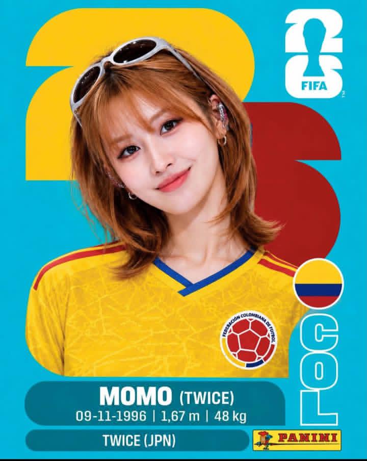 制作一张顶级 Panini 2026 国际足联世界杯收藏贴纸卡，以一位 K-pop 偶像作为职业足球运动员为主题。竖向 2:3 比例。亮青色背…, 图片 1