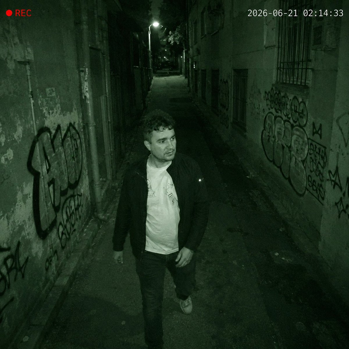 超逼真的闭路电视监控摄像头快照。, 图片 1