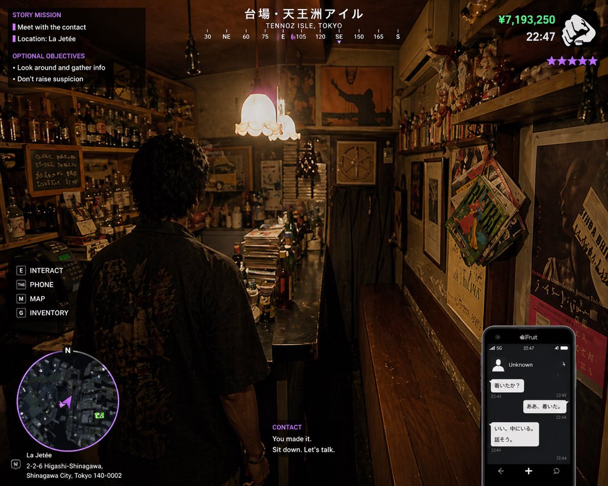 一张受《GTA 6》启发的游戏内任务截图,场景设定在东京新宿的一间小型电影感酒吧 La Jetee Bar,向克里斯·马克致敬。画面中展示一名…, 图片 1