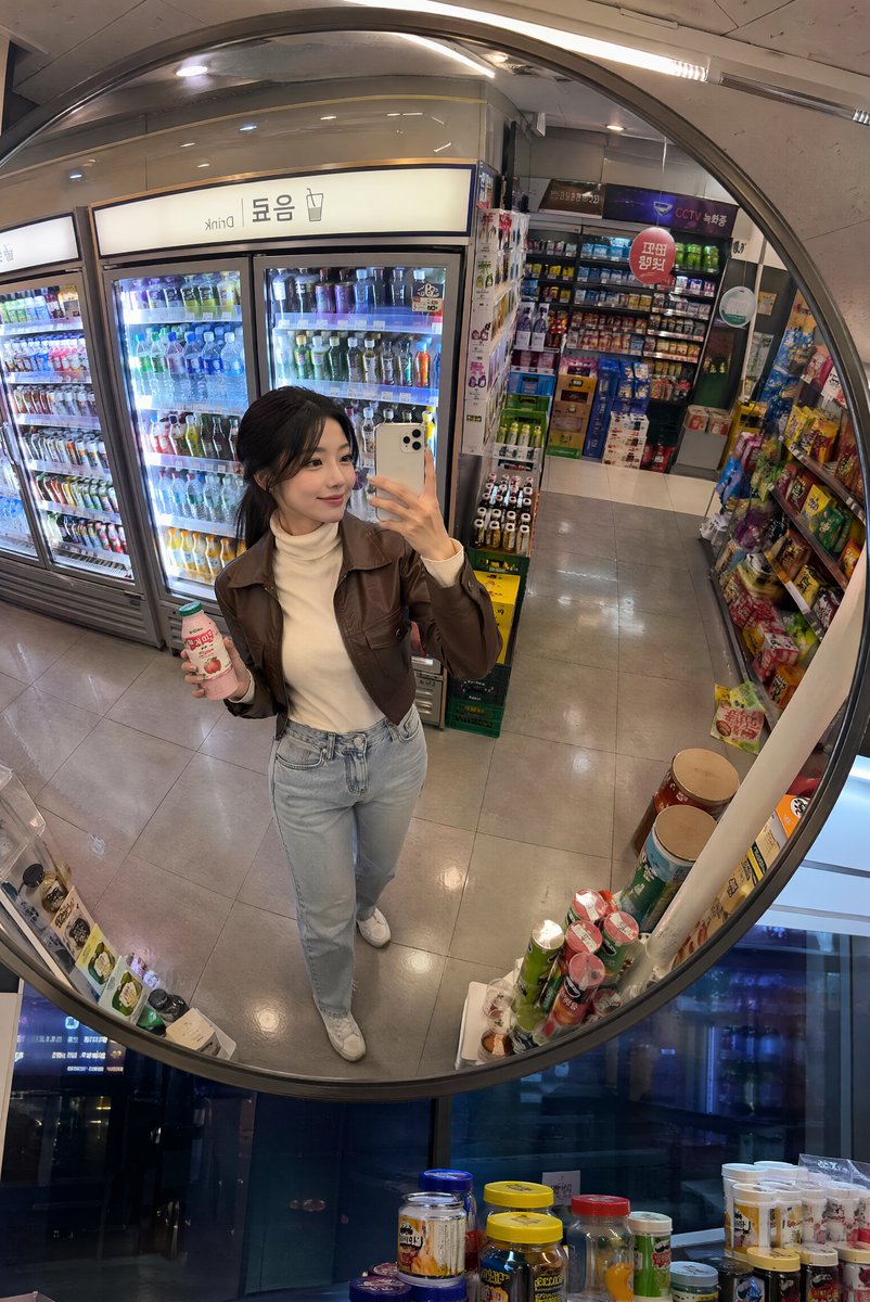 深夜韩国便利店镜面抓拍, 图片 2