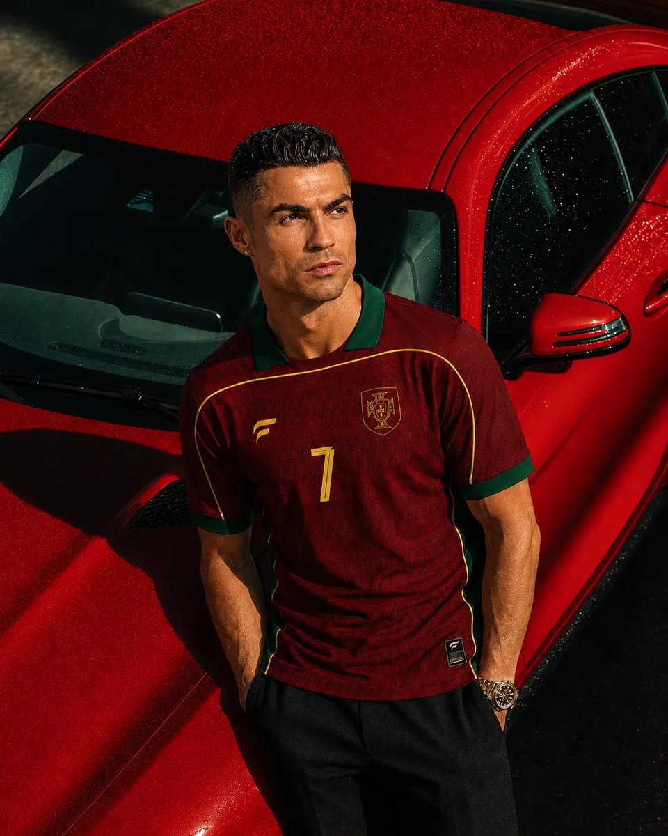 超写实奢华运动时尚大片，主角为克里斯蒂亚诺·罗纳尔多（Cristiano Ronaldo），保留其标志性的面部特征、运动体型、利落发型与自信气…, 图片 1