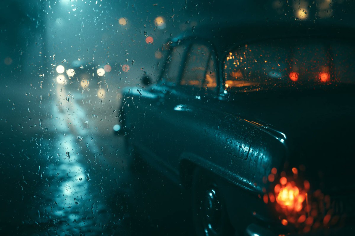 透过布满雨滴的玻璃看到的逼真[主体]。雾气弥漫的氛围，冷色调电影感光影，蓝光与钨丝灯光交织，伴有散景扭曲。情绪化且富有感染力，具备电影剧照的美…, 图片 3