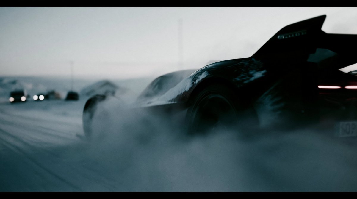 超未来感的赛车穿越北极,电影级电影镜头,好莱坞电影中的中景。--ar 16:9 --raw --v 8.1 --hd https://t.co…, 图片 1
