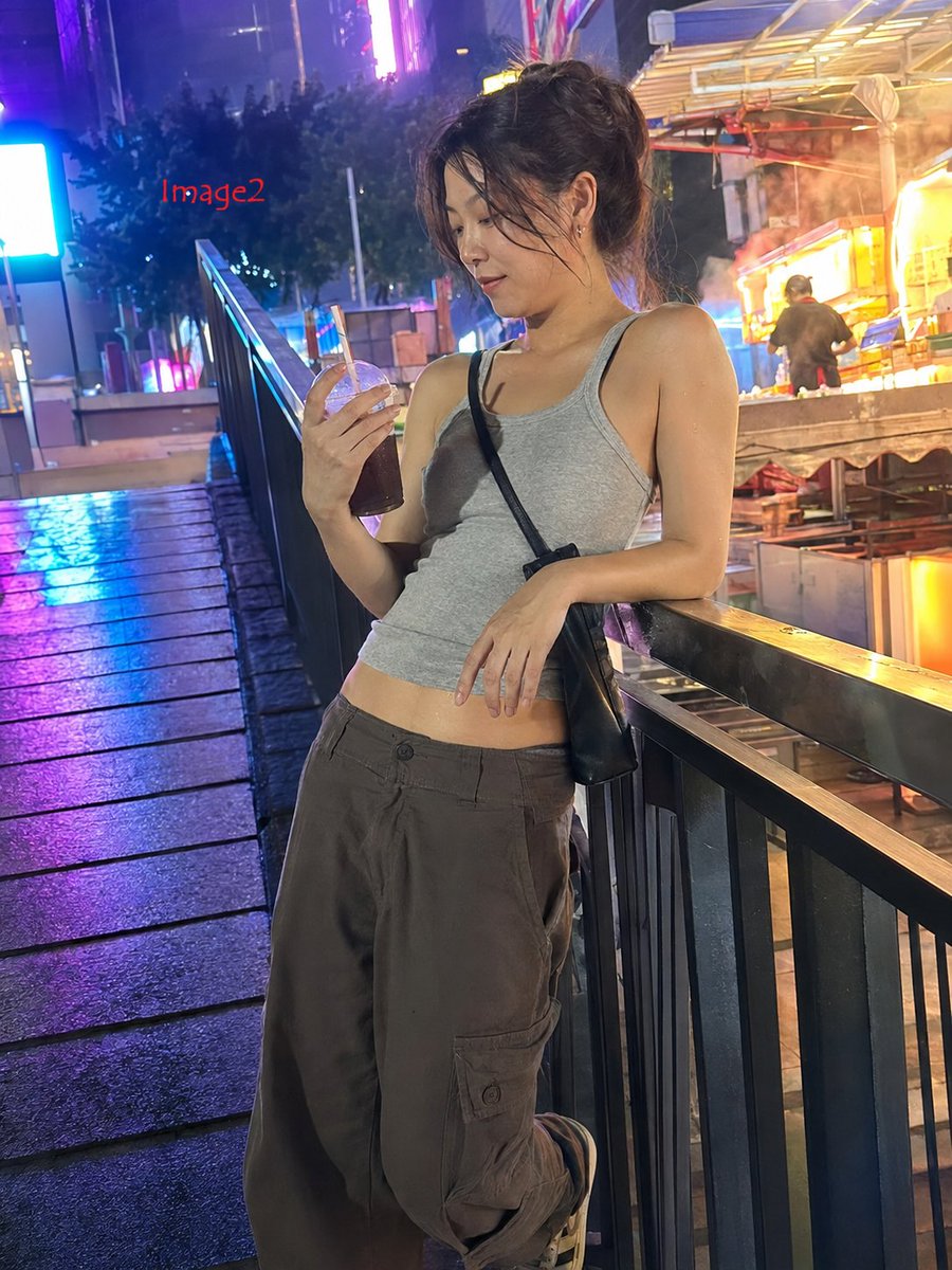 3:4，iPhone 17 35mm 镜头抓拍的真实生活照片。, 图片 2