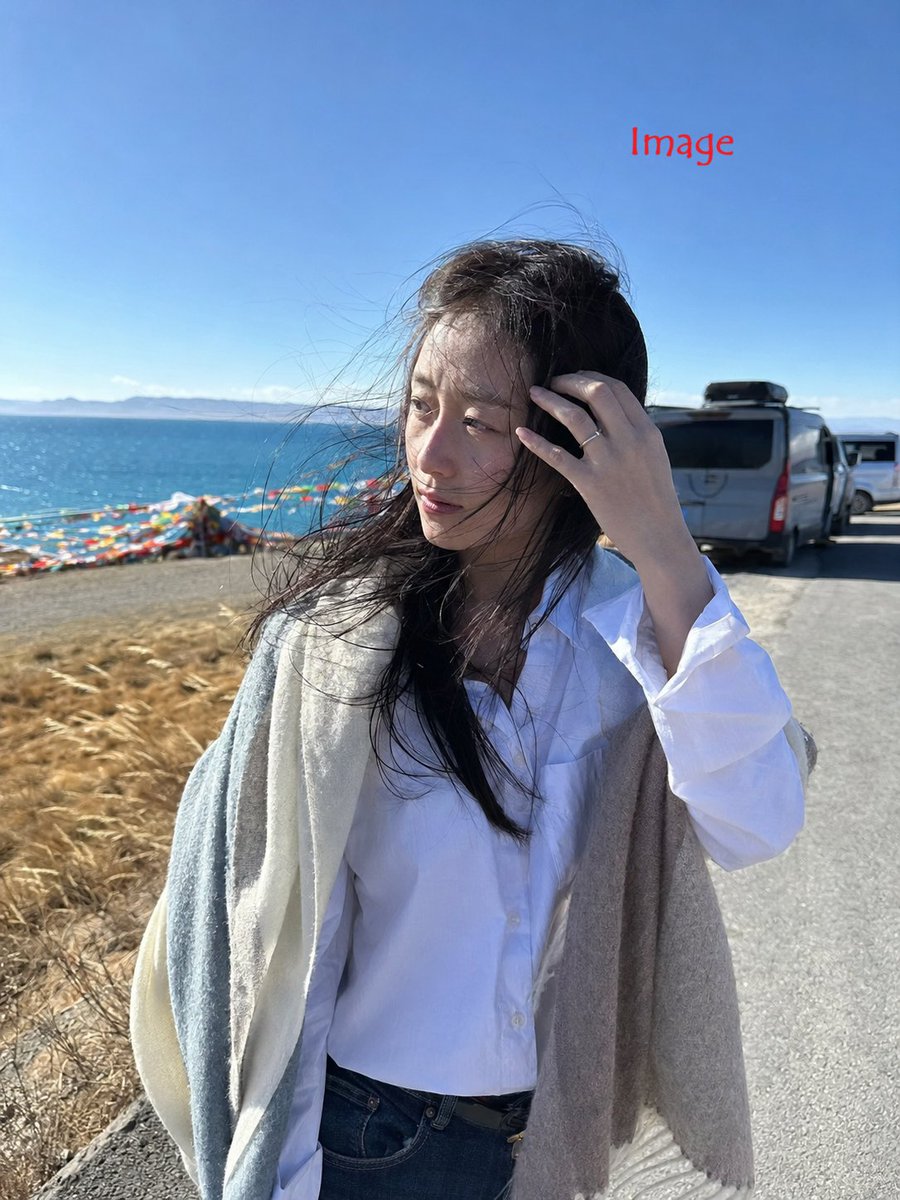 3:4，iPhone 17 后置摄像头搭配 26mm 广角镜头拍摄的写实抓拍照片。, 图片 2