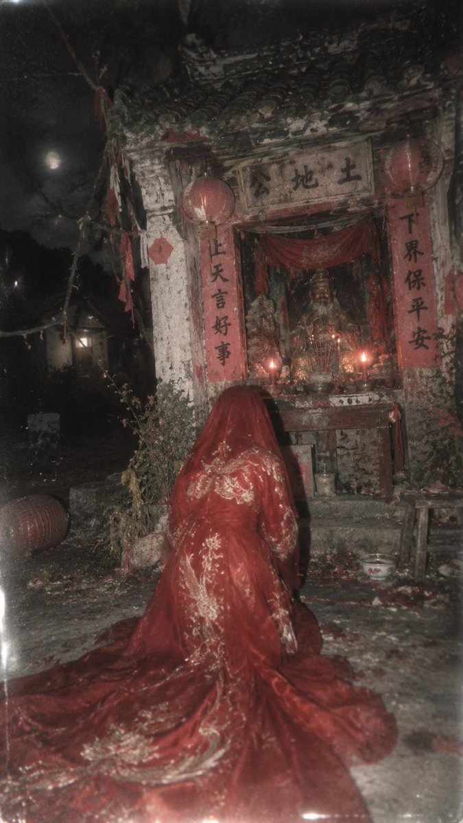 中式梦核 × 低保真CCD柔焦直闪 × 土地庙跪拜红衣新娘 https://t.co/xZgNLfh3TS, 图片 2