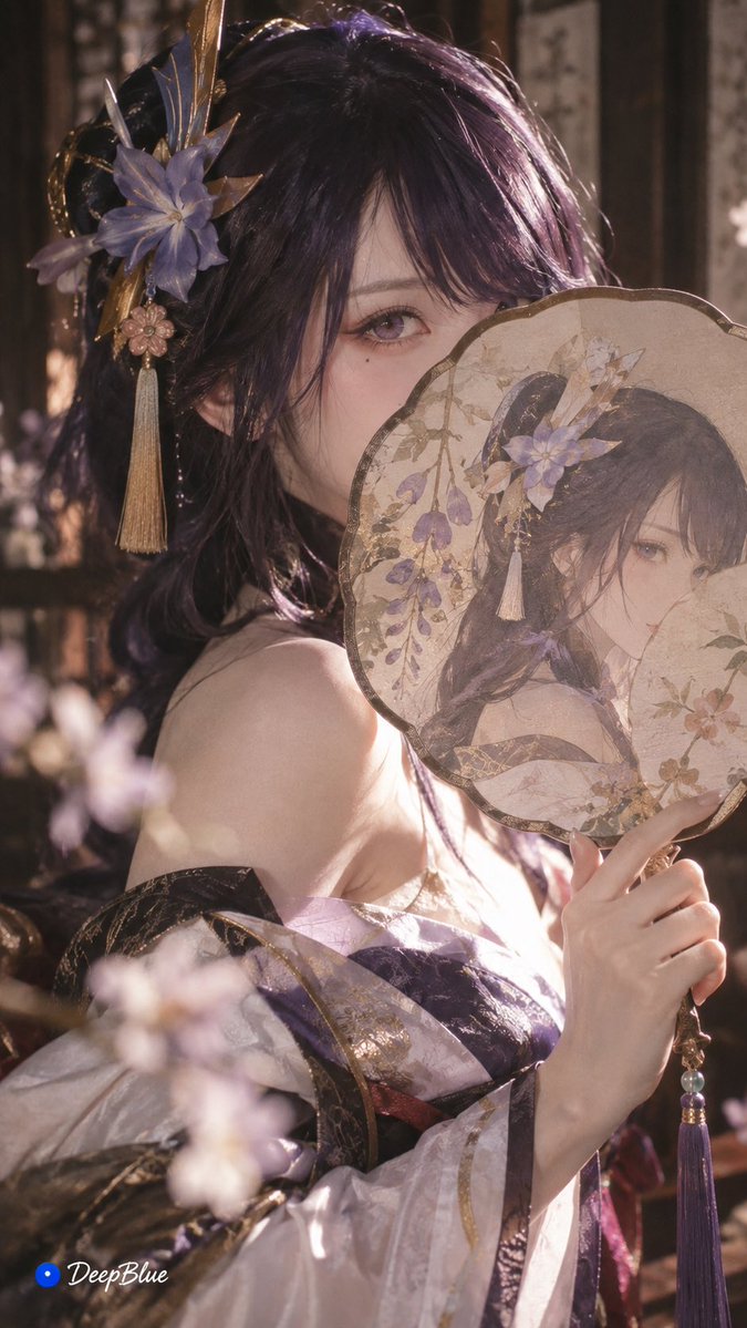 【角色】 × 宋式工笔人物扇面 × 真人与扇中自画像对应 × 半脸遮挡 × CCD柔焦 https://t.co/TgZHHpI8DJ, 图片 1